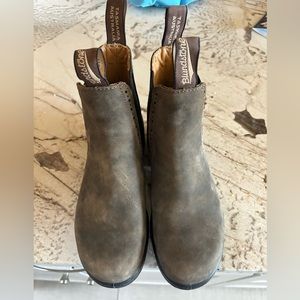 Blundstone brown boots- Size 3.5 AUS 6.5 USA EUC!
